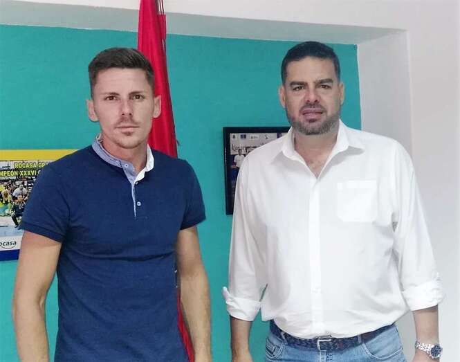 Roberto Eslava, junto al concejal teldense Diego Ojeda (Foto TA).